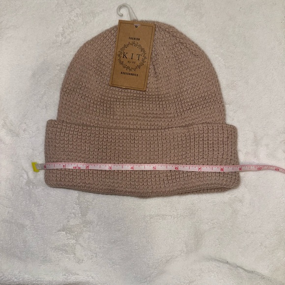 K.I.T by EG Beige Cuffed Knit Beanie One Size Acrylic NWT - Picture 3 of 3